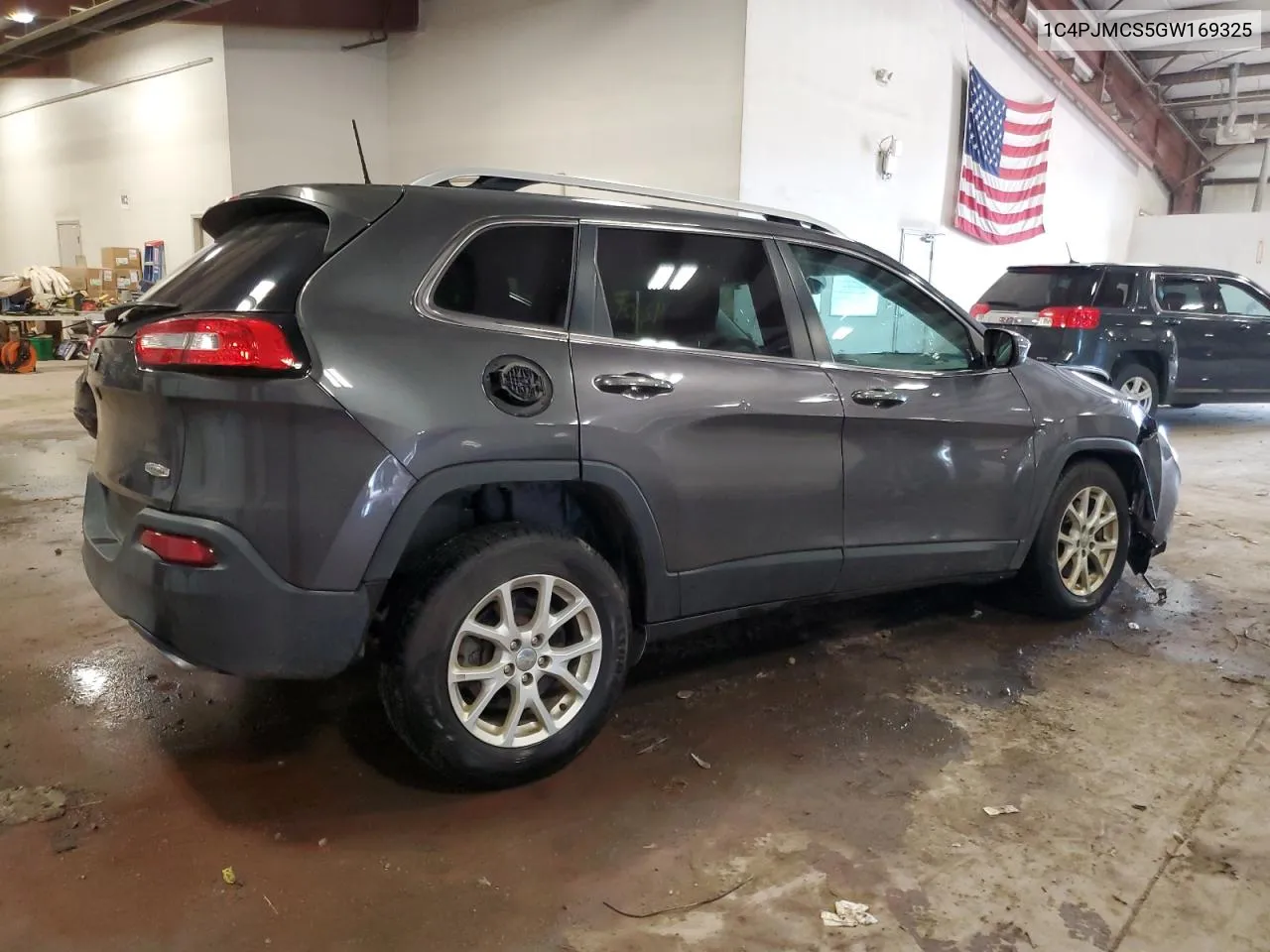 2016 Jeep Cherokee Latitude VIN: 1C4PJMCS5GW169325 Lot: 63918814