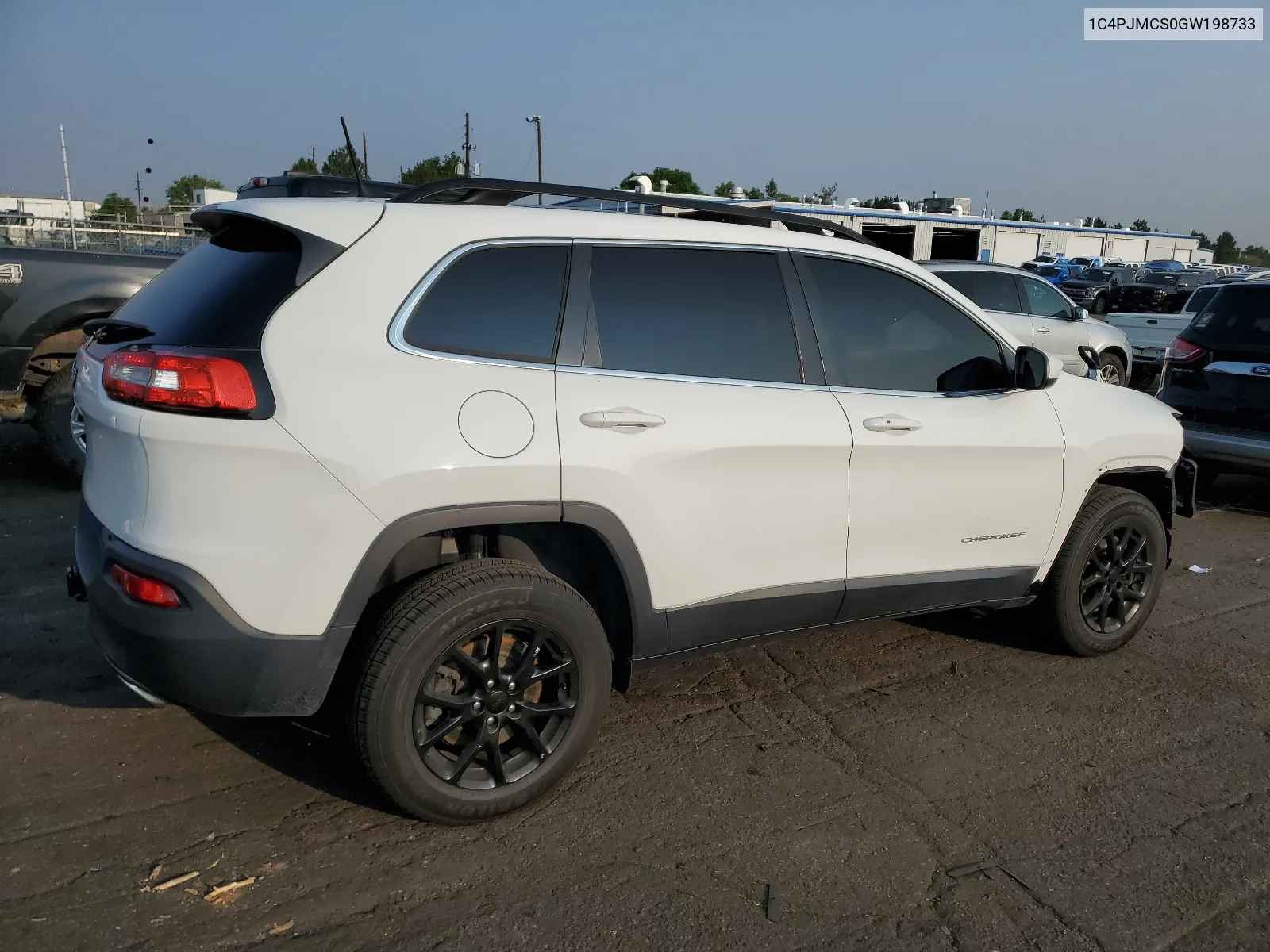 2016 Jeep Cherokee Latitude VIN: 1C4PJMCS0GW198733 Lot: 64216454