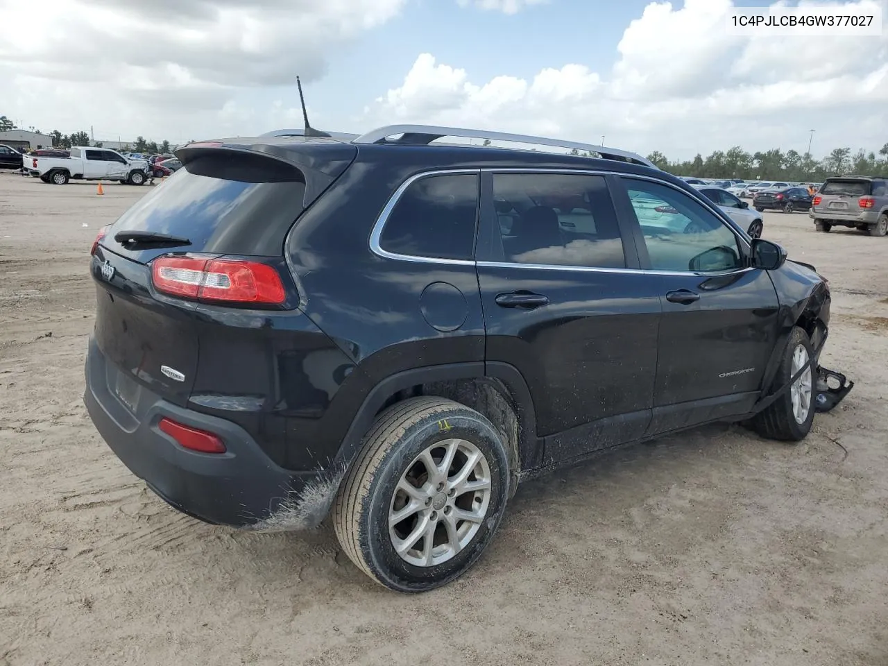 1C4PJLCB4GW377027 2016 Jeep Cherokee Latitude