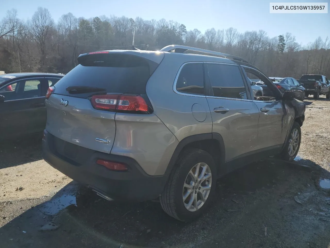 2016 Jeep Cherokee Latitude VIN: 1C4PJLCS1GW135957 Lot: 65936284