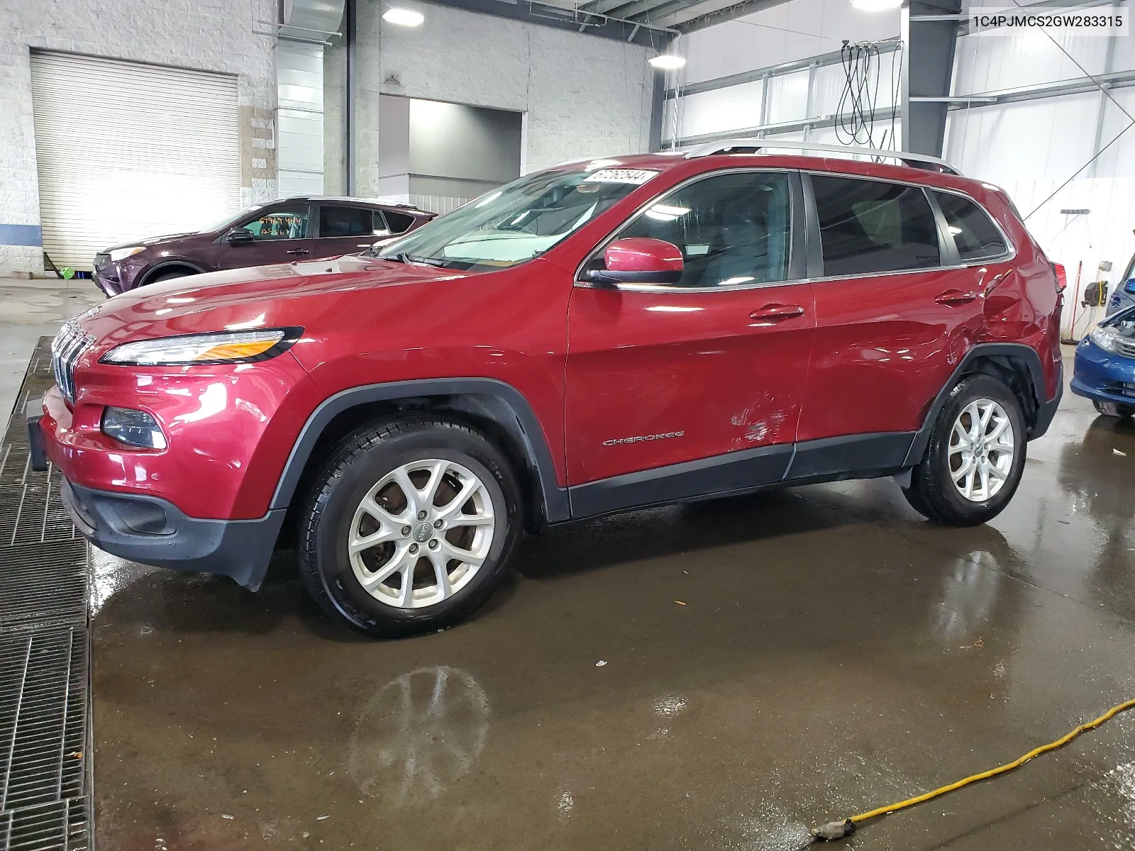 2016 Jeep Cherokee Latitude VIN: 1C4PJMCS2GW283315 Lot: 67262544