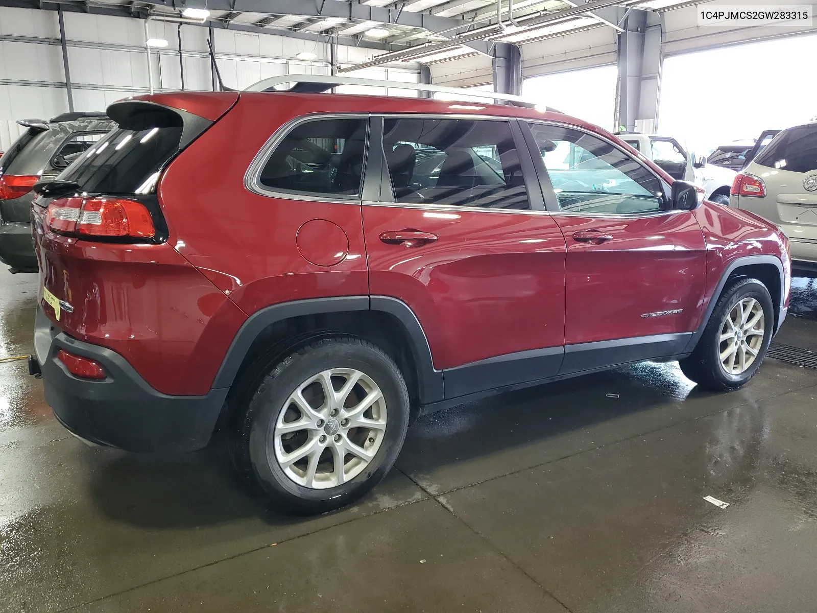 2016 Jeep Cherokee Latitude VIN: 1C4PJMCS2GW283315 Lot: 67262544