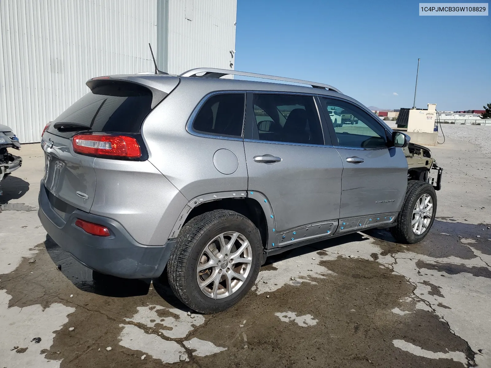 1C4PJMCB3GW108829 2016 Jeep Cherokee Latitude