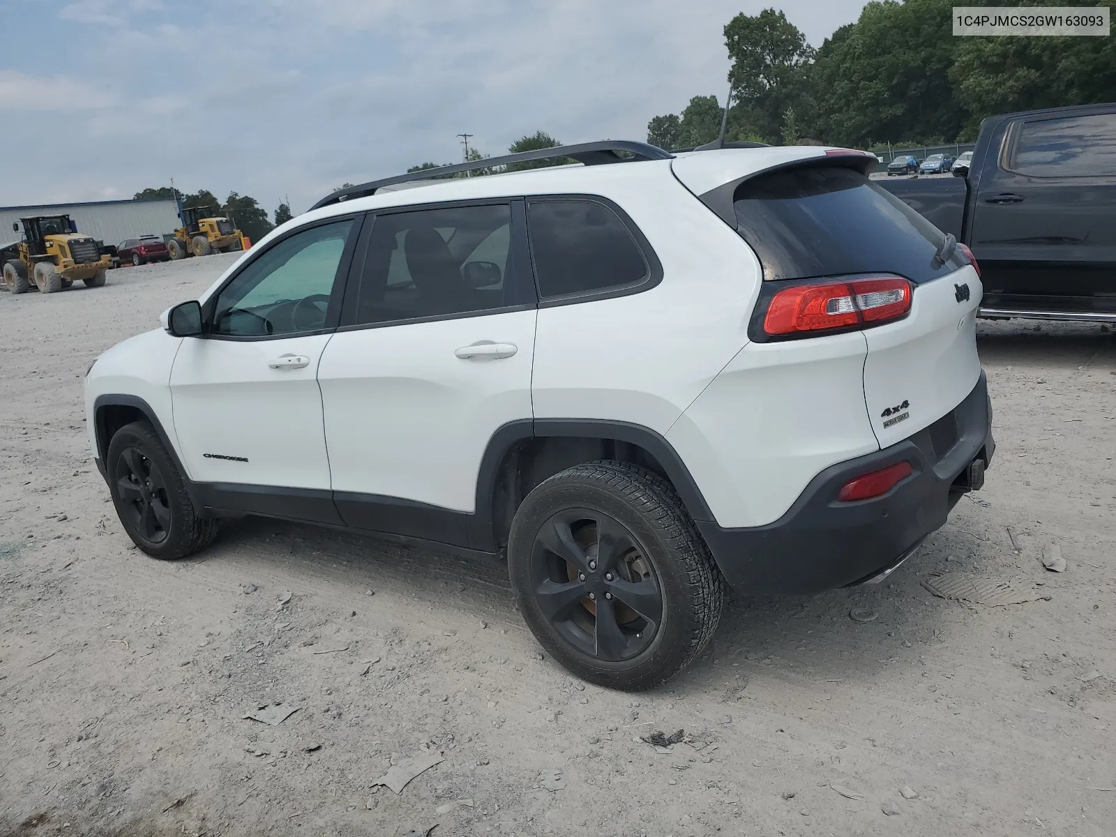 2016 Jeep Cherokee Latitude VIN: 1C4PJMCS2GW163093 Lot: 68016064