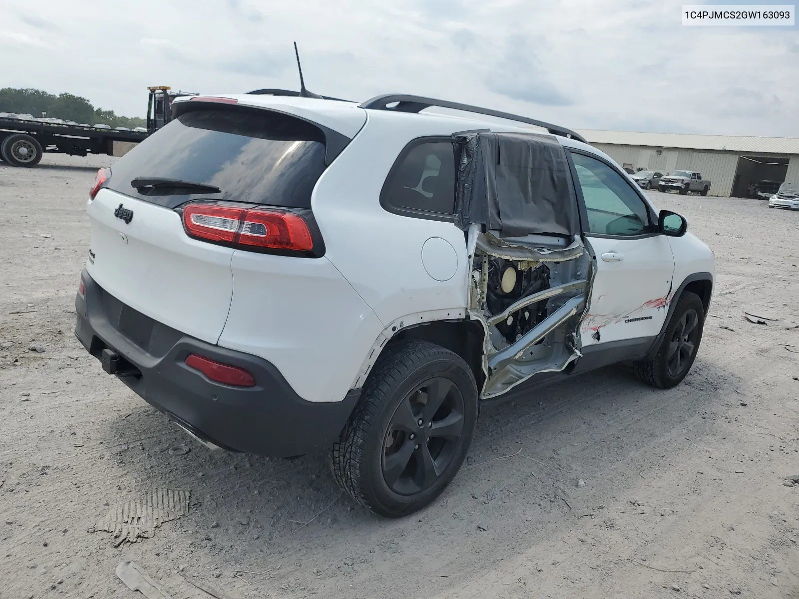 2016 Jeep Cherokee Latitude VIN: 1C4PJMCS2GW163093 Lot: 68016064