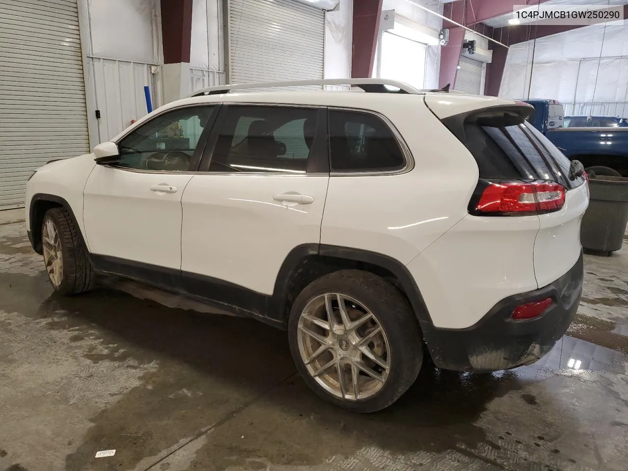 2016 Jeep Cherokee Latitude VIN: 1C4PJMCB1GW250290 Lot: 68129614