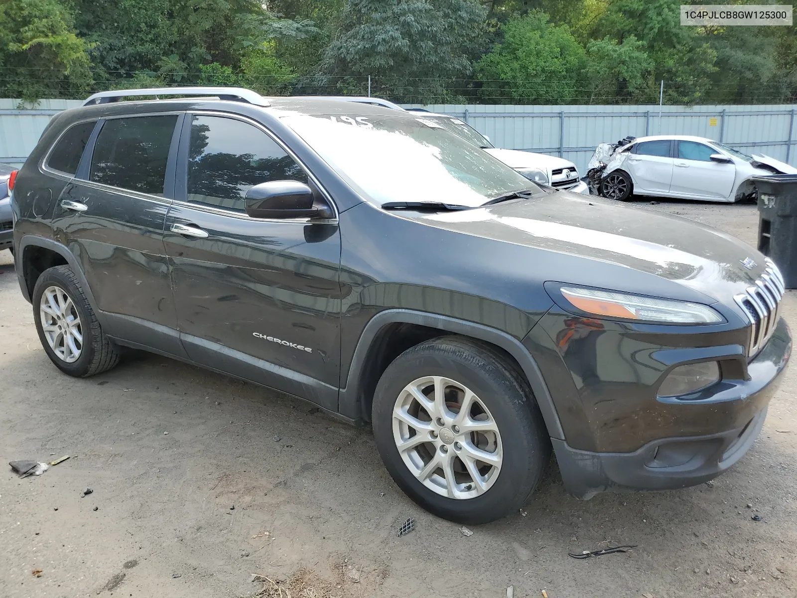 2016 Jeep Cherokee Latitude VIN: 1C4PJLCB8GW125300 Lot: 68559174