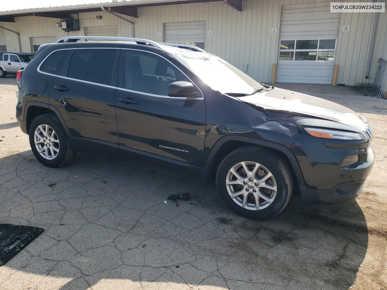 2016 Jeep Cherokee Latitude VIN: 1C4PJLCB2GW234223 Lot: 68651144