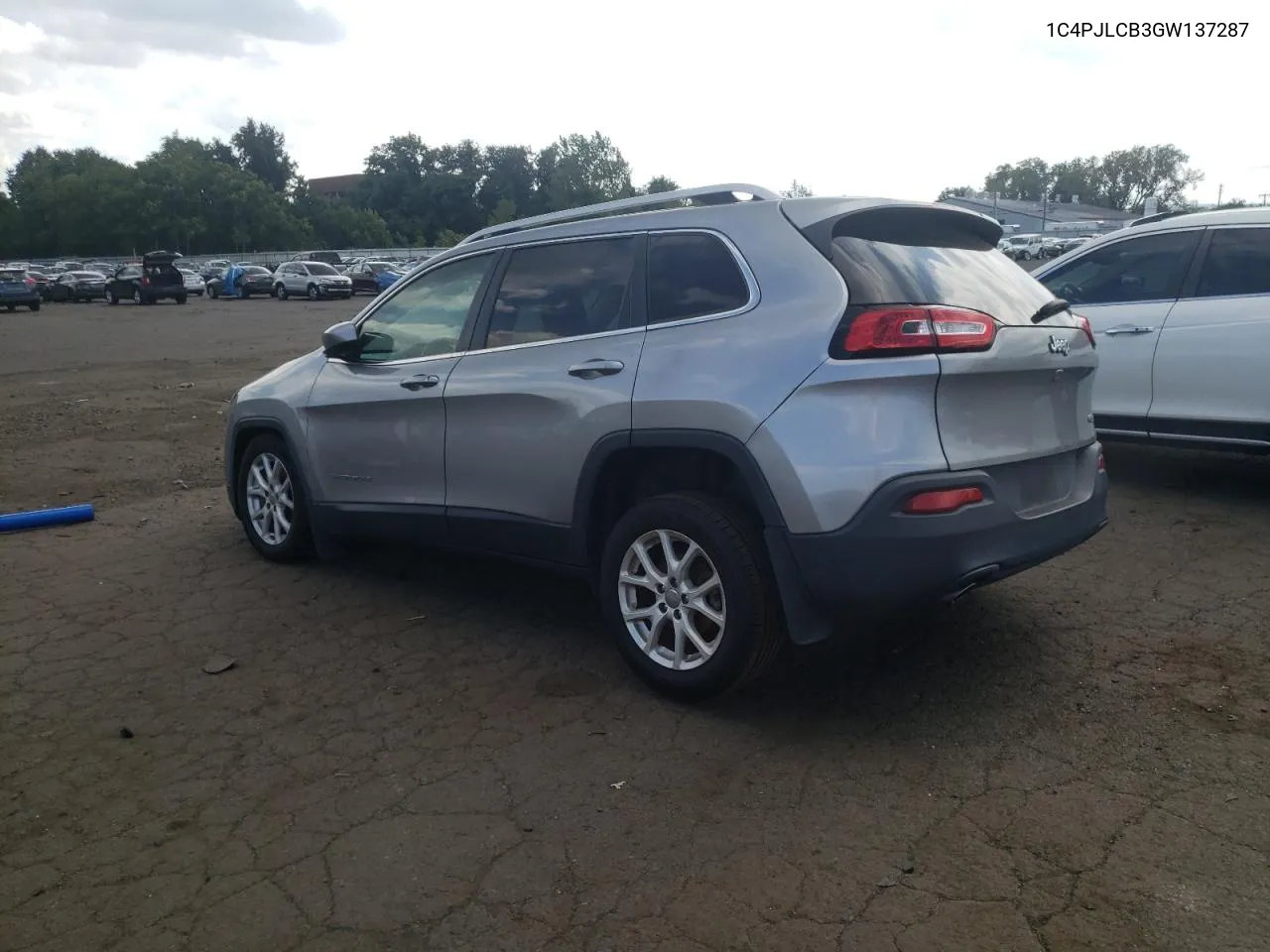 1C4PJLCB3GW137287 2016 Jeep Cherokee Latitude