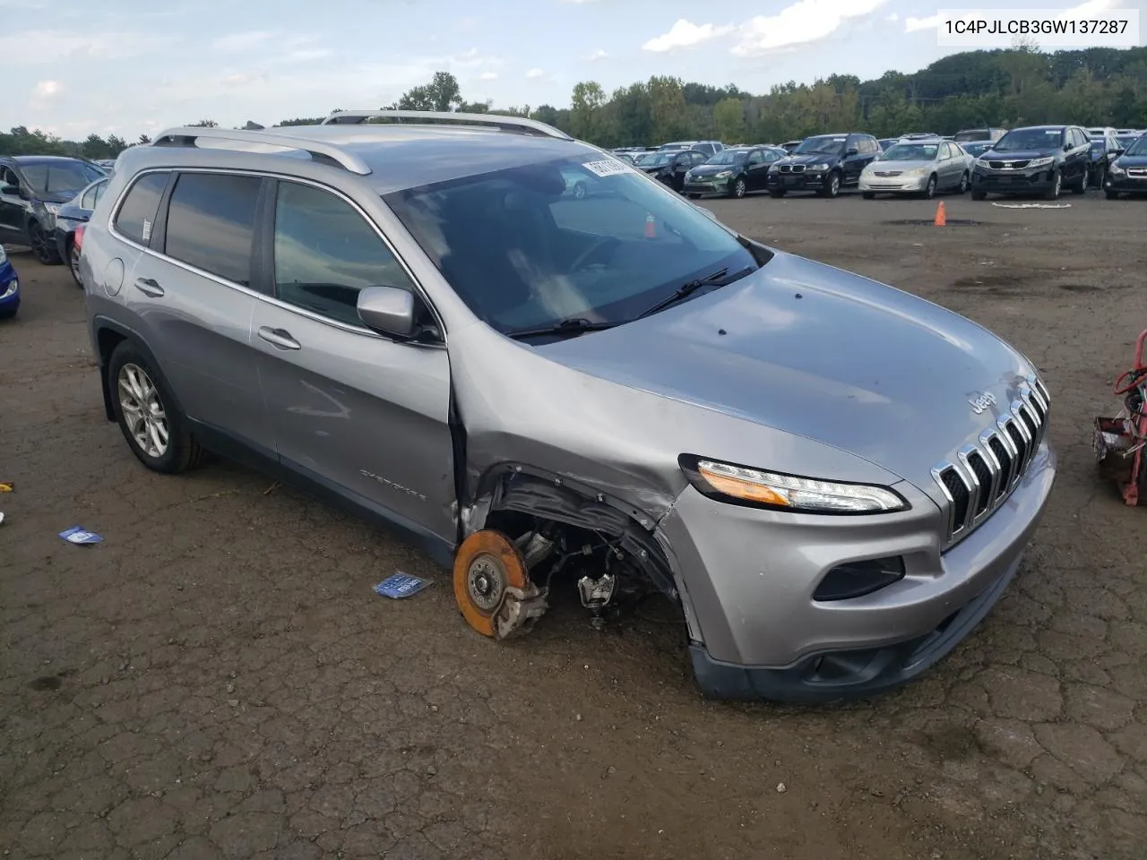 2016 Jeep Cherokee Latitude VIN: 1C4PJLCB3GW137287 Lot: 68713984