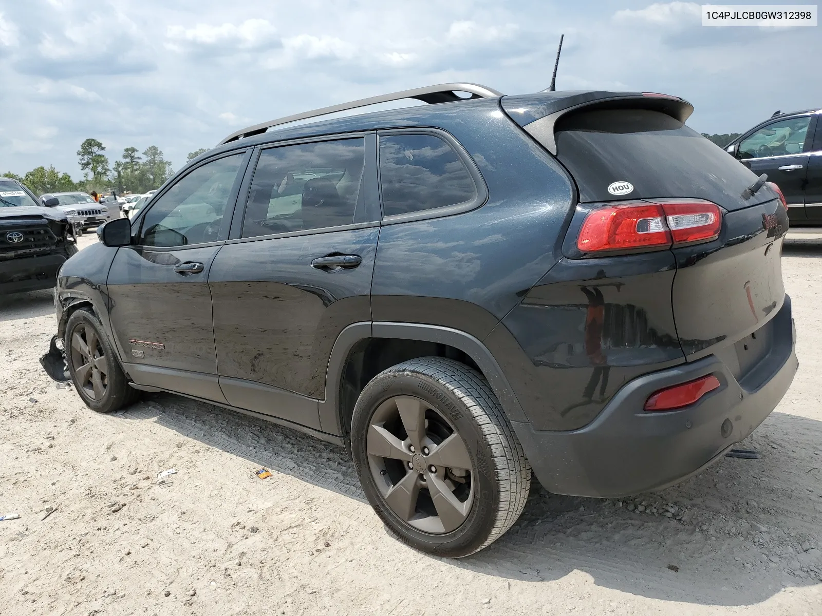 2016 Jeep Cherokee Latitude VIN: 1C4PJLCB0GW312398 Lot: 68810674