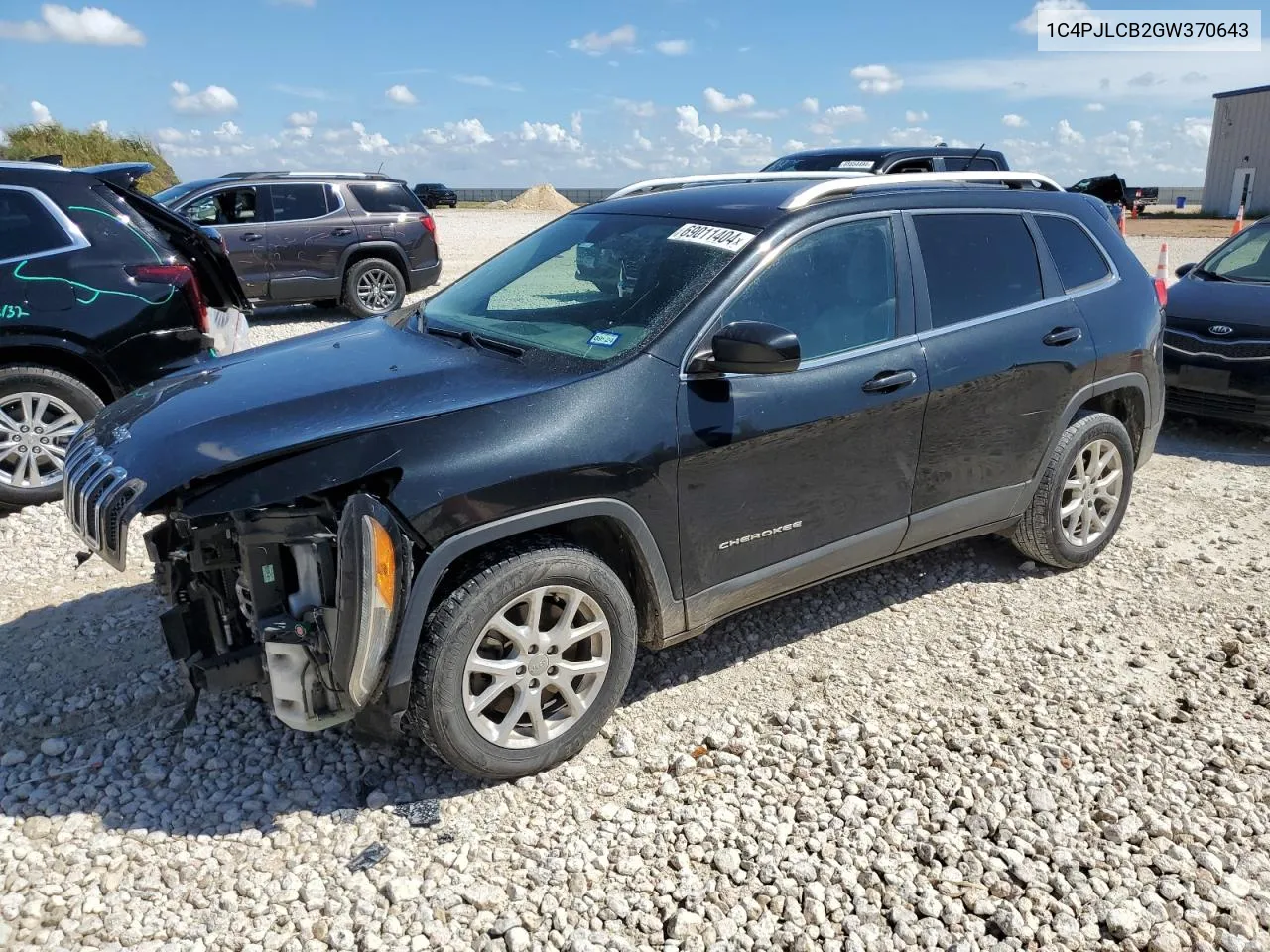 2016 Jeep Cherokee Latitude VIN: 1C4PJLCB2GW370643 Lot: 69011404