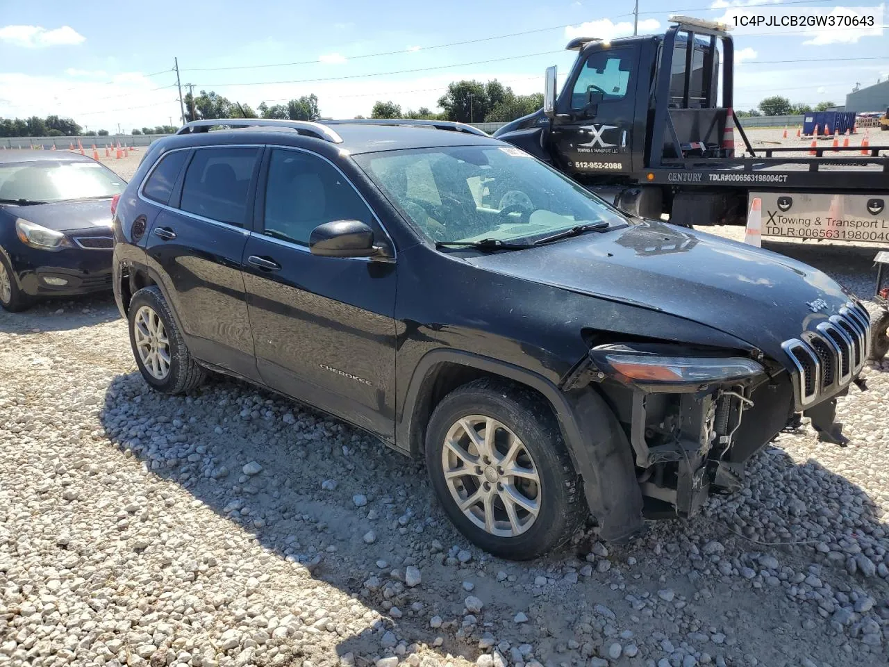 2016 Jeep Cherokee Latitude VIN: 1C4PJLCB2GW370643 Lot: 69011404