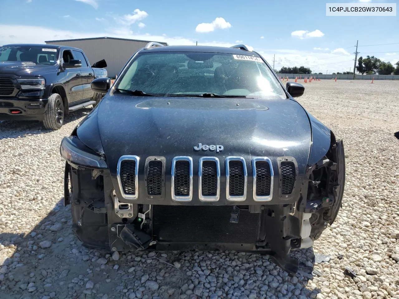 1C4PJLCB2GW370643 2016 Jeep Cherokee Latitude