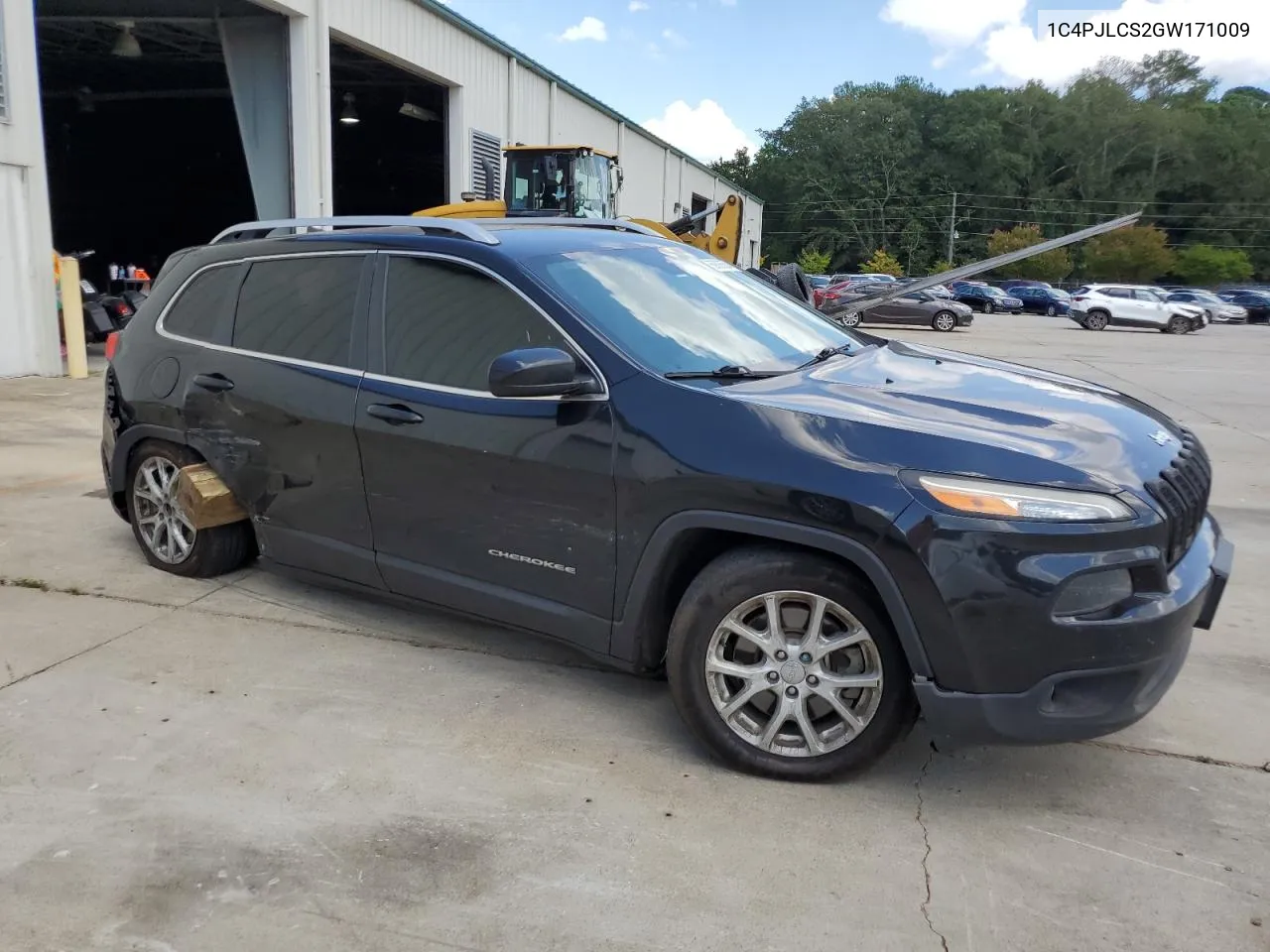 2016 Jeep Cherokee Latitude VIN: 1C4PJLCS2GW171009 Lot: 69086564