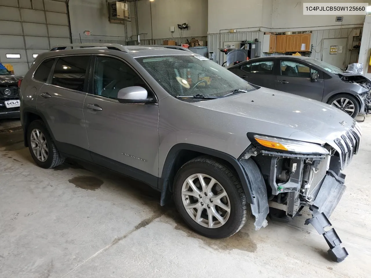 2016 Jeep Cherokee Latitude VIN: 1C4PJLCB5GW125660 Lot: 69505024