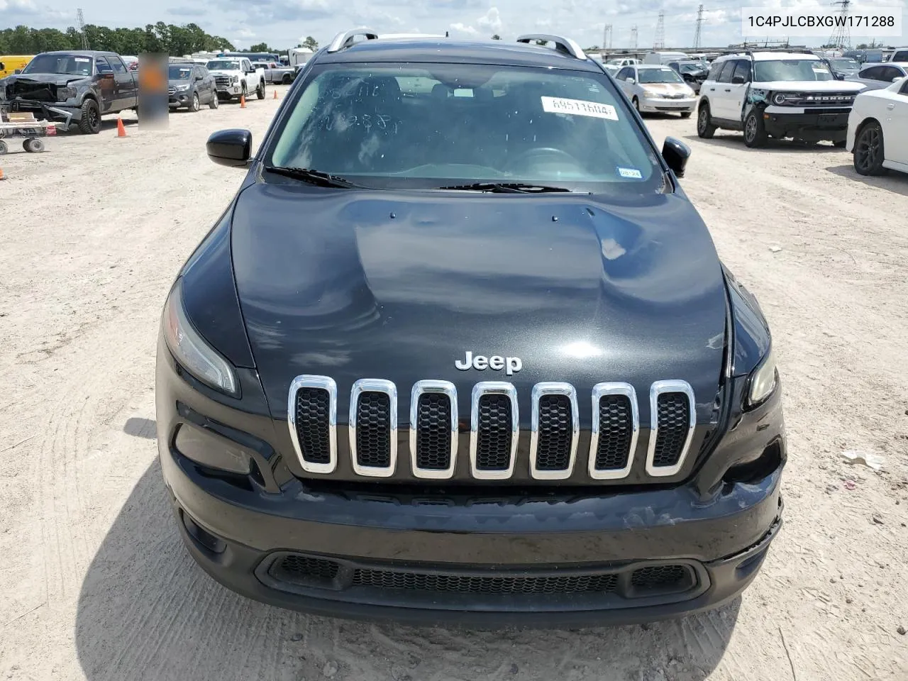 2016 Jeep Cherokee Latitude VIN: 1C4PJLCBXGW171288 Lot: 69511604