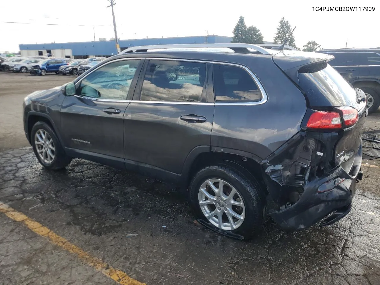 2016 Jeep Cherokee Latitude VIN: 1C4PJMCB2GW117909 Lot: 70270474