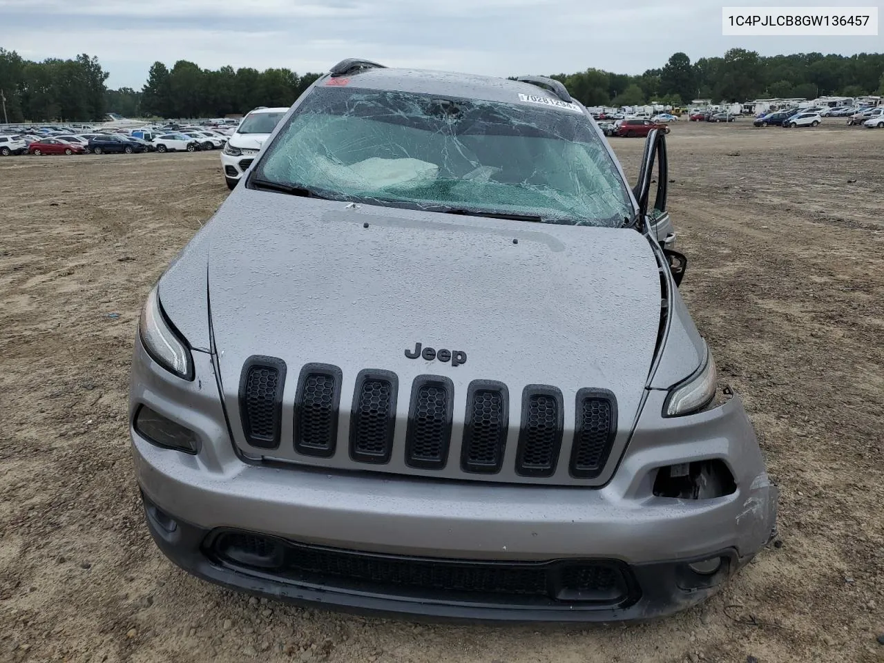 2016 Jeep Cherokee Latitude VIN: 1C4PJLCB8GW136457 Lot: 70281294