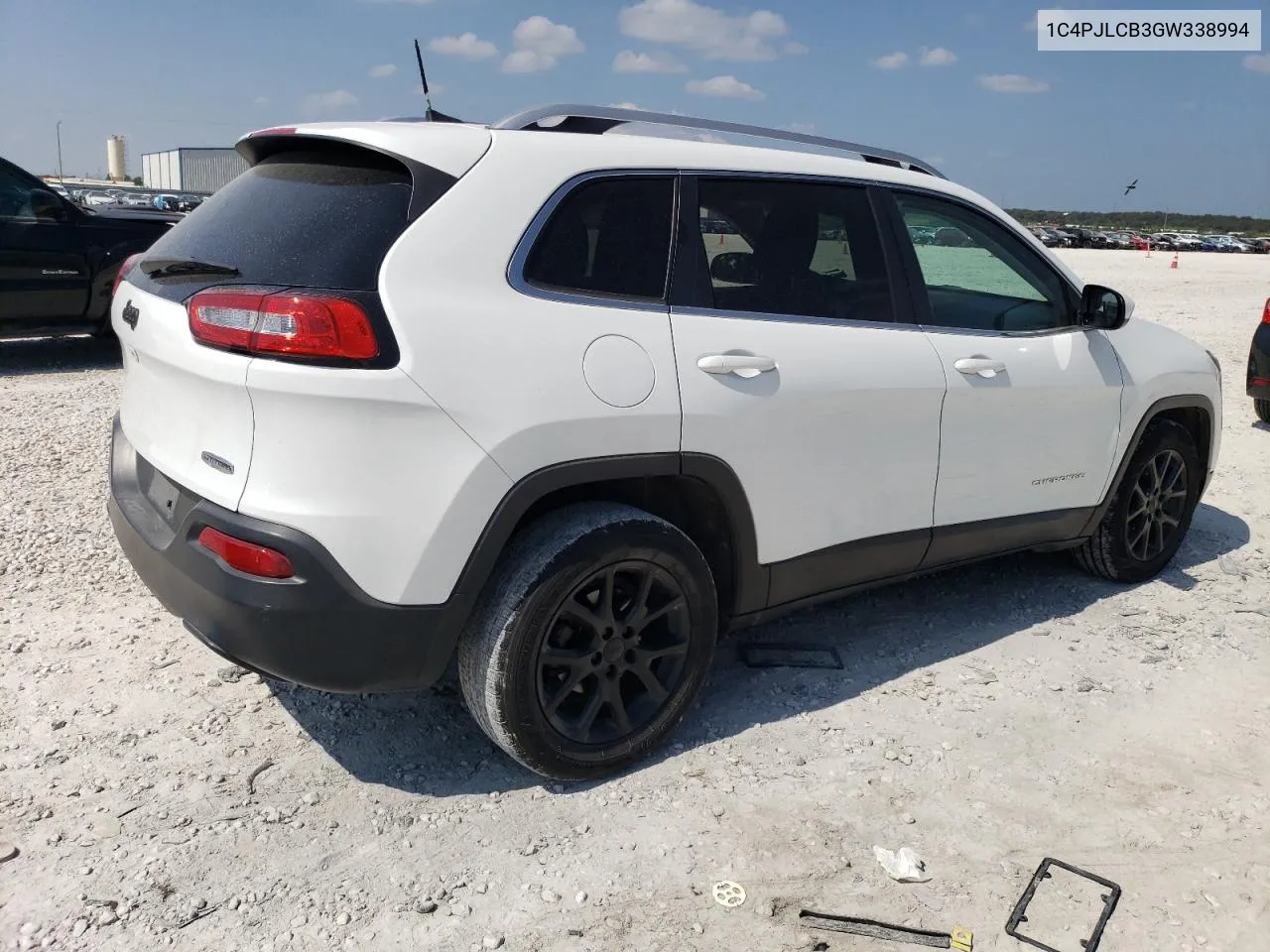 2016 Jeep Cherokee Latitude VIN: 1C4PJLCB3GW338994 Lot: 70846854