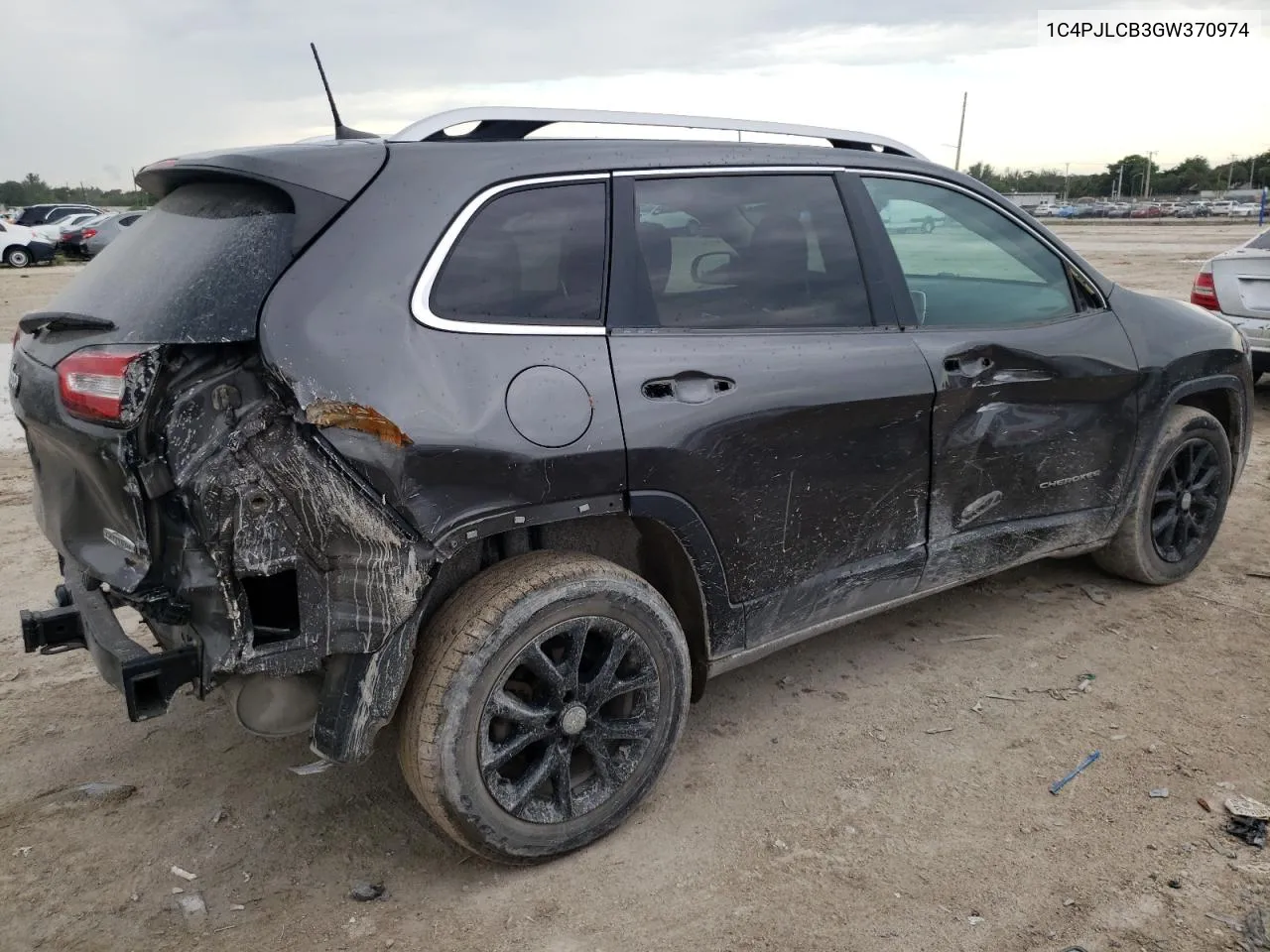 2016 Jeep Cherokee Latitude VIN: 1C4PJLCB3GW370974 Lot: 71297854