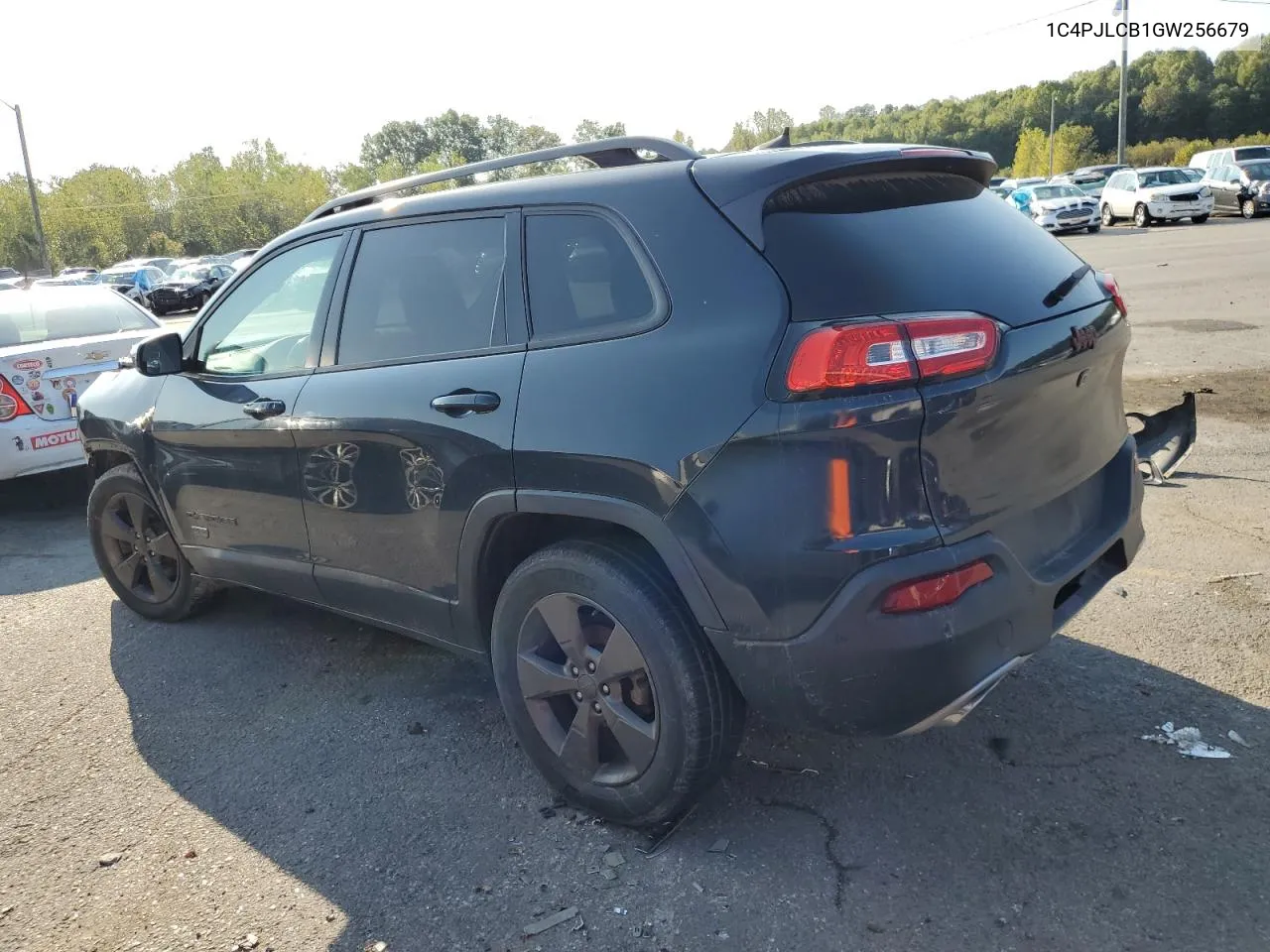 2016 Jeep Cherokee Latitude VIN: 1C4PJLCB1GW256679 Lot: 71643224