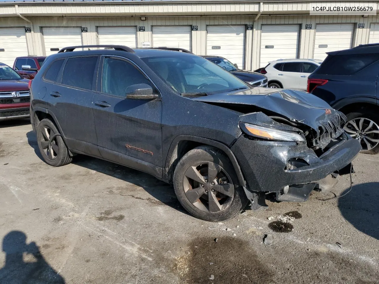 2016 Jeep Cherokee Latitude VIN: 1C4PJLCB1GW256679 Lot: 71643224