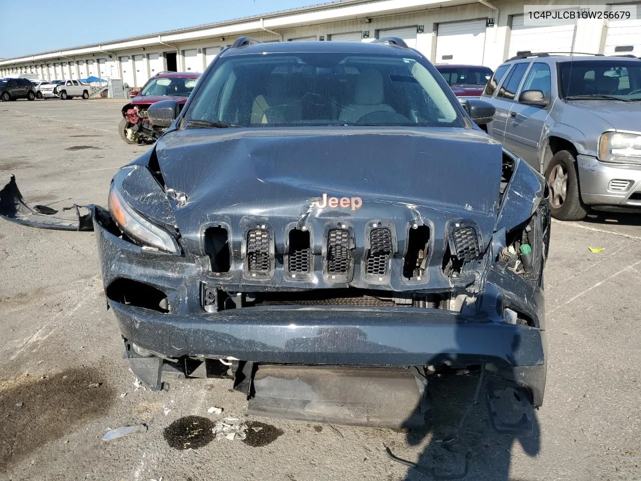 2016 Jeep Cherokee Latitude VIN: 1C4PJLCB1GW256679 Lot: 71643224