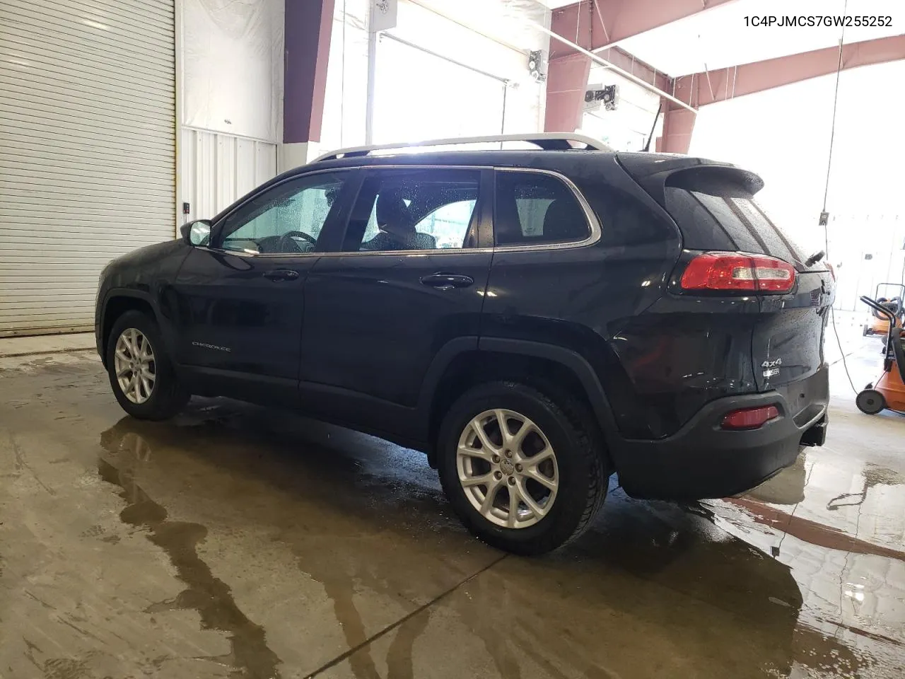 1C4PJMCS7GW255252 2016 Jeep Cherokee Latitude