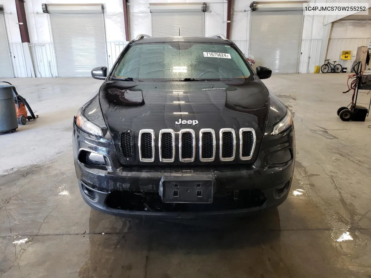 2016 Jeep Cherokee Latitude VIN: 1C4PJMCS7GW255252 Lot: 71675624