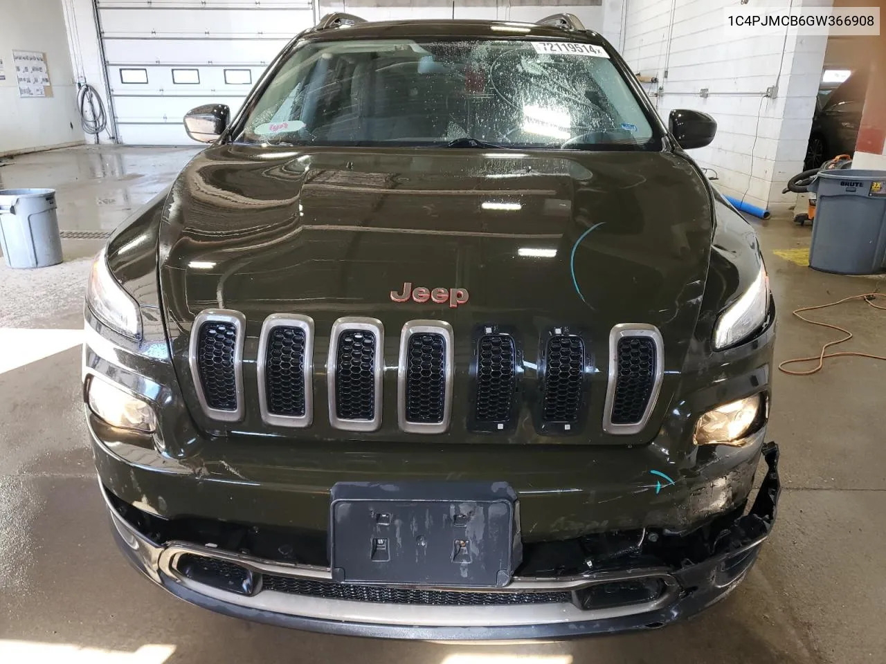 2016 Jeep Cherokee Latitude VIN: 1C4PJMCB6GW366908 Lot: 72119514