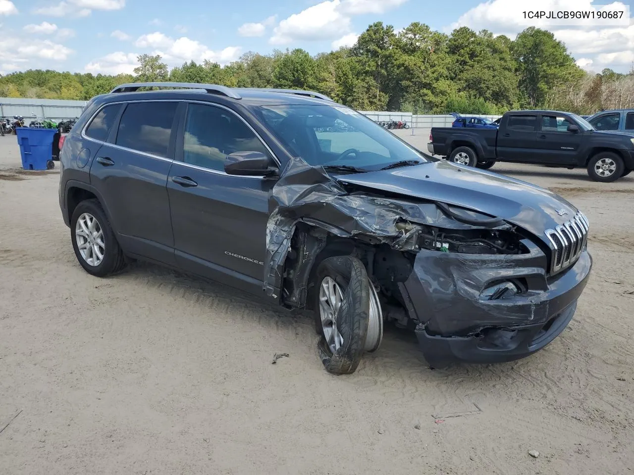 2016 Jeep Cherokee Latitude VIN: 1C4PJLCB9GW190687 Lot: 72311994