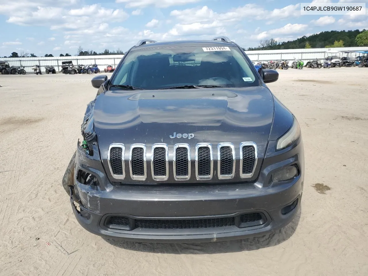 1C4PJLCB9GW190687 2016 Jeep Cherokee Latitude