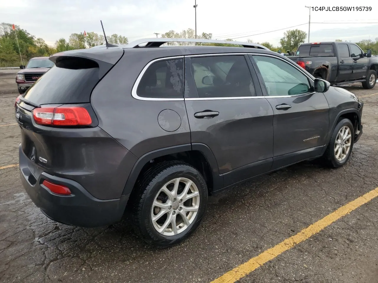 2016 Jeep Cherokee Latitude VIN: 1C4PJLCB5GW195739 Lot: 72519314