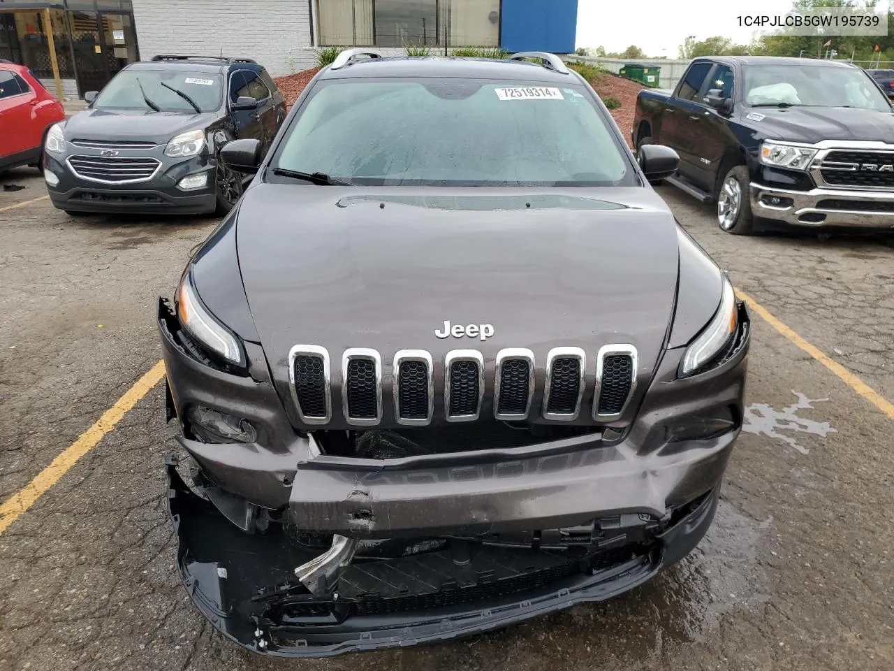 2016 Jeep Cherokee Latitude VIN: 1C4PJLCB5GW195739 Lot: 72519314