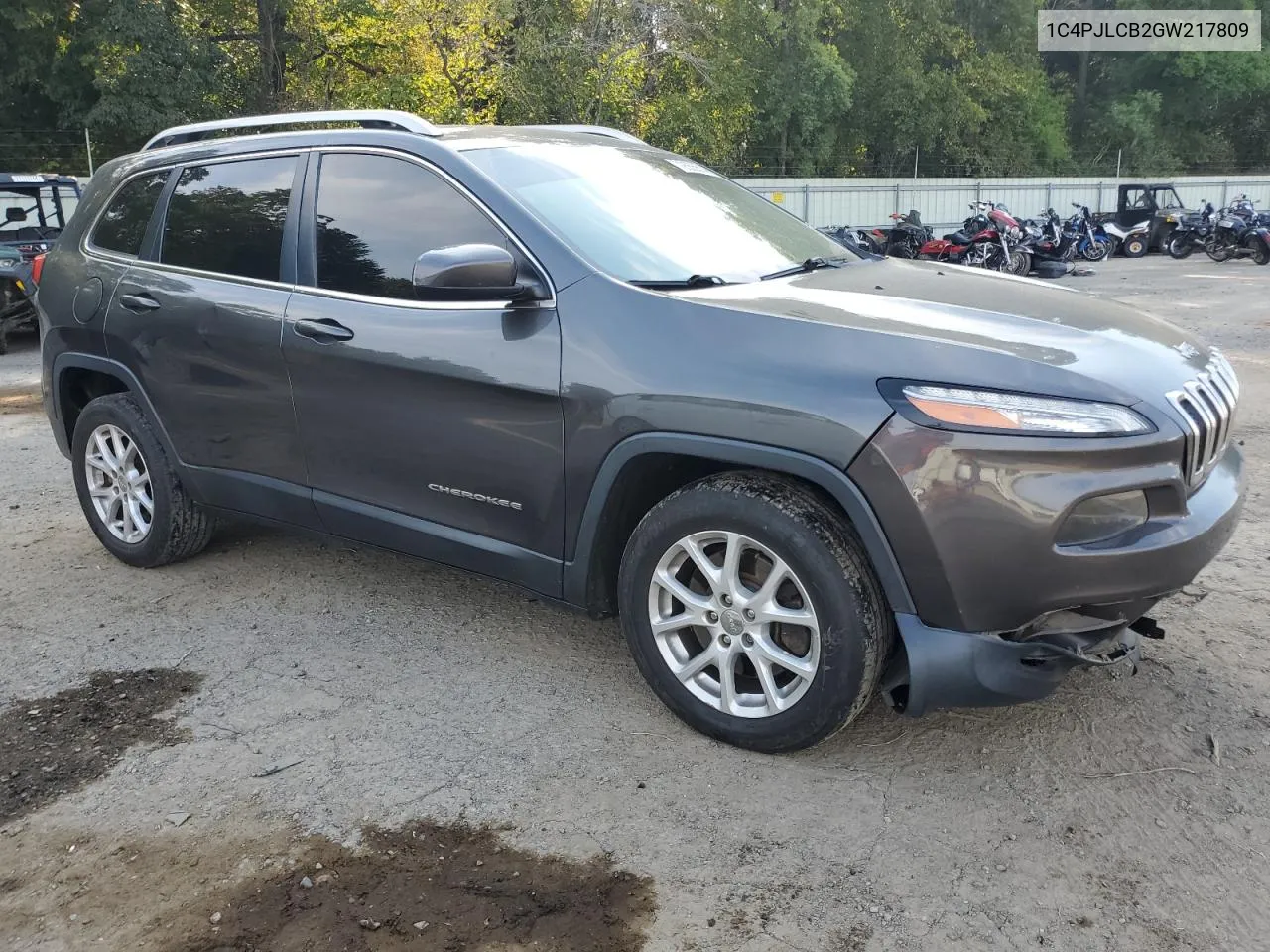 2016 Jeep Cherokee Latitude VIN: 1C4PJLCB2GW217809 Lot: 72555514