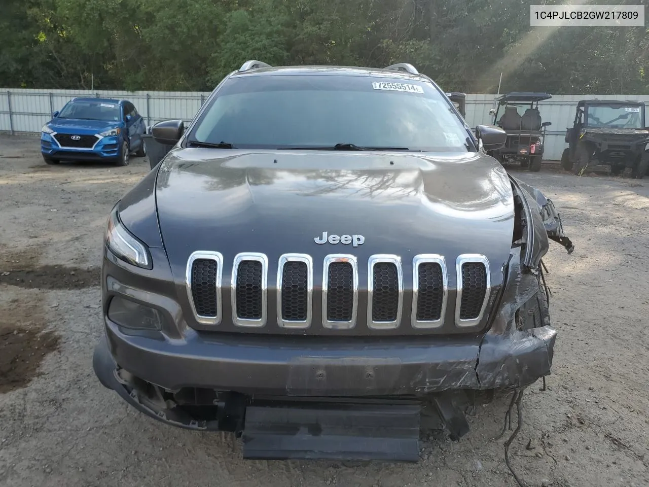 2016 Jeep Cherokee Latitude VIN: 1C4PJLCB2GW217809 Lot: 72555514