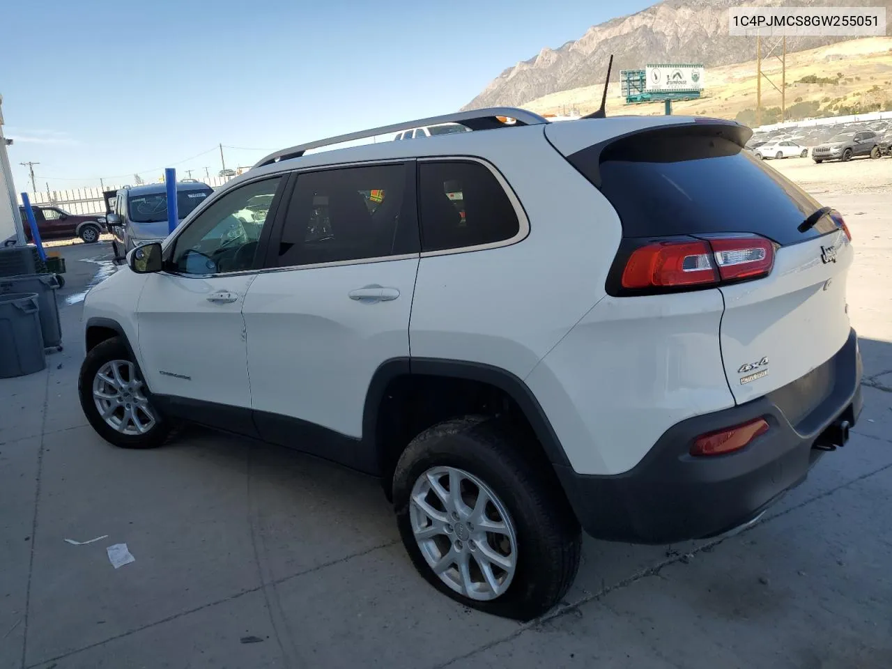 2016 Jeep Cherokee Latitude VIN: 1C4PJMCS8GW255051 Lot: 73117264