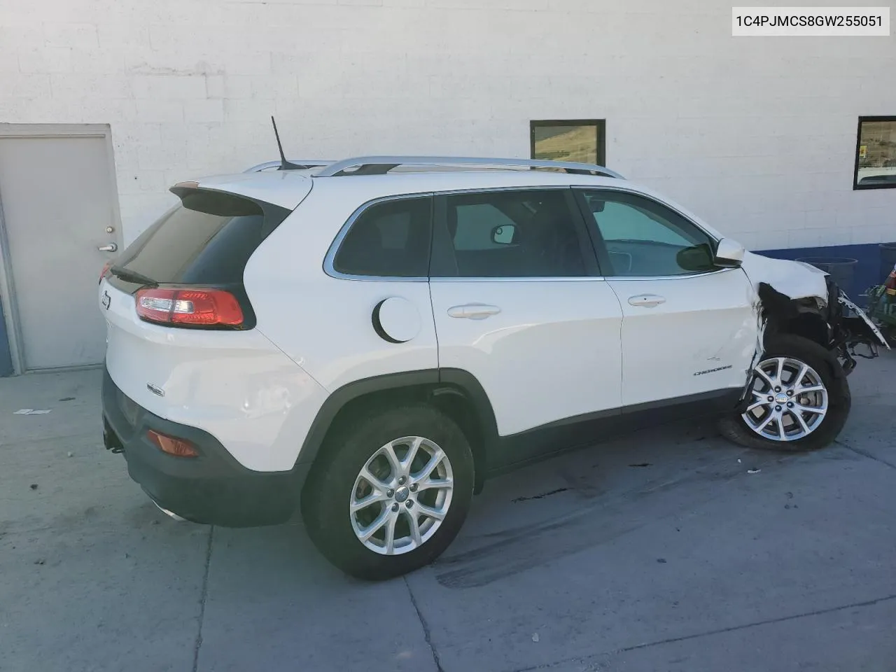 2016 Jeep Cherokee Latitude VIN: 1C4PJMCS8GW255051 Lot: 73117264