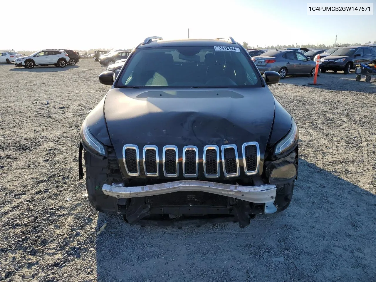 2016 Jeep Cherokee Latitude VIN: 1C4PJMCB2GW147671 Lot: 73412444