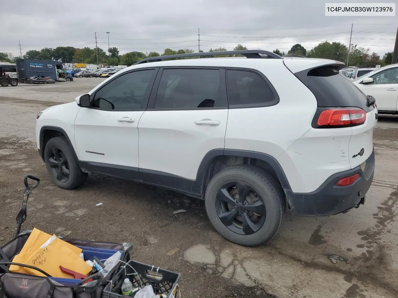 1C4PJMCB3GW123976 2016 Jeep Cherokee Latitude