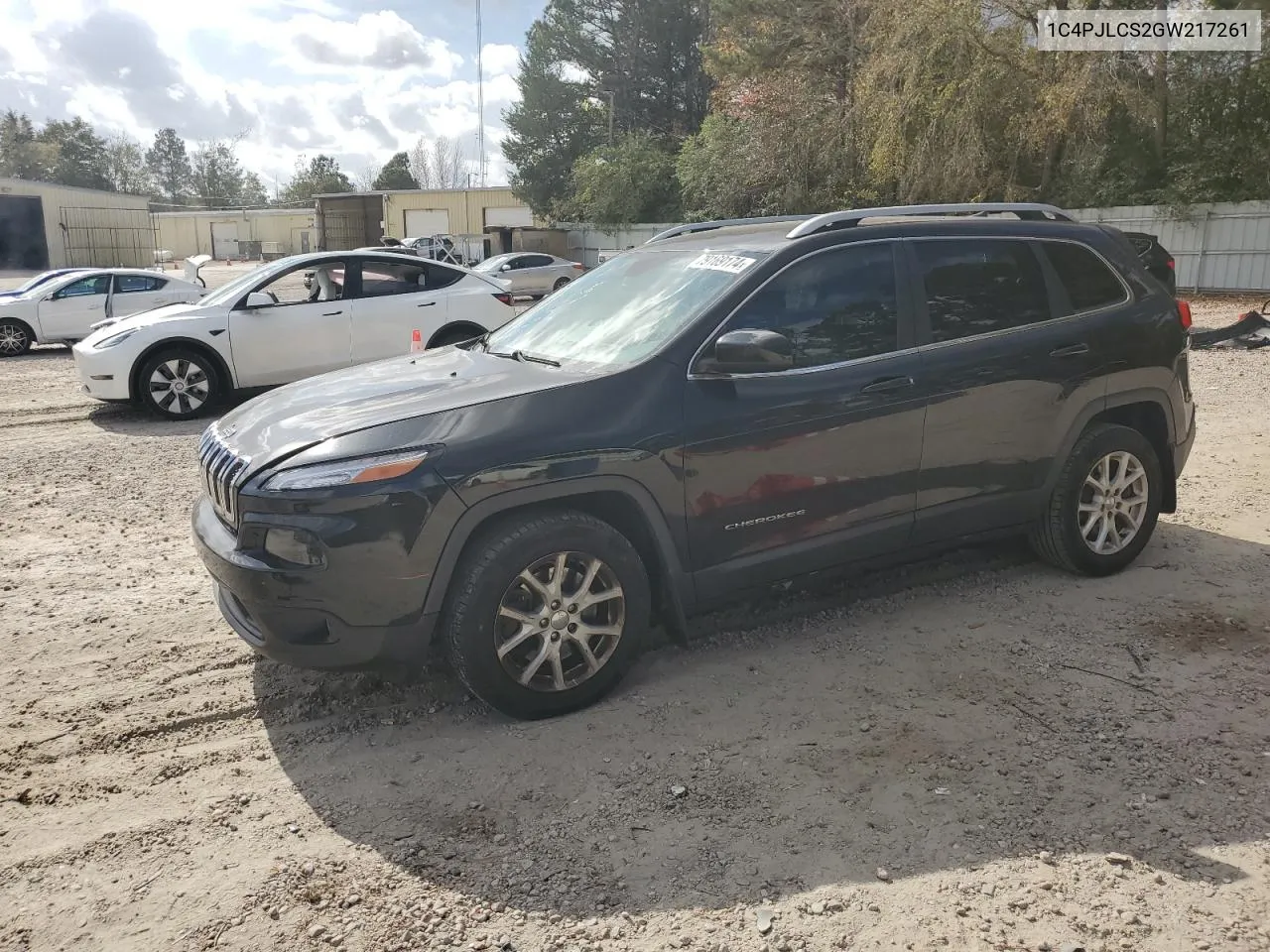 2016 Jeep Cherokee Latitude VIN: 1C4PJLCS2GW217261 Lot: 79169174