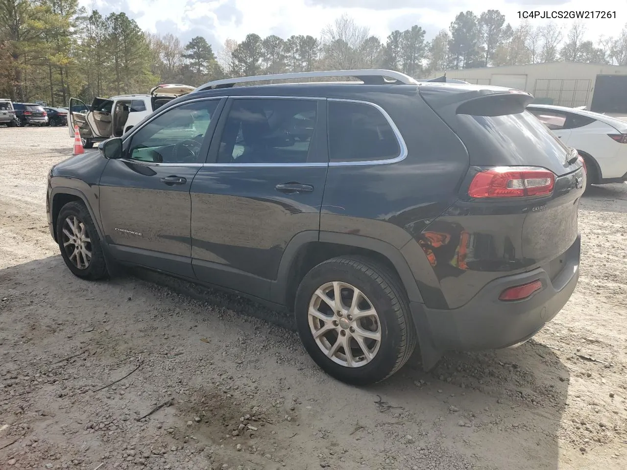 2016 Jeep Cherokee Latitude VIN: 1C4PJLCS2GW217261 Lot: 79169174