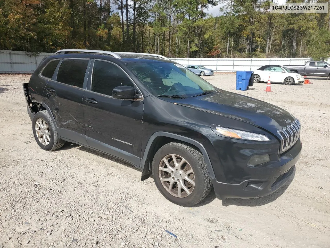 2016 Jeep Cherokee Latitude VIN: 1C4PJLCS2GW217261 Lot: 79169174