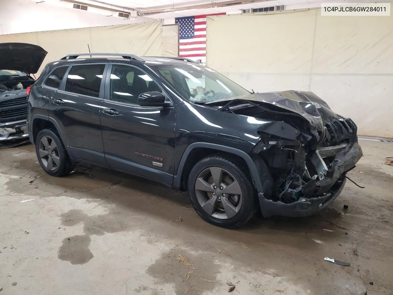 2016 Jeep Cherokee Latitude VIN: 1C4PJLCB6GW284011 Lot: 79848064