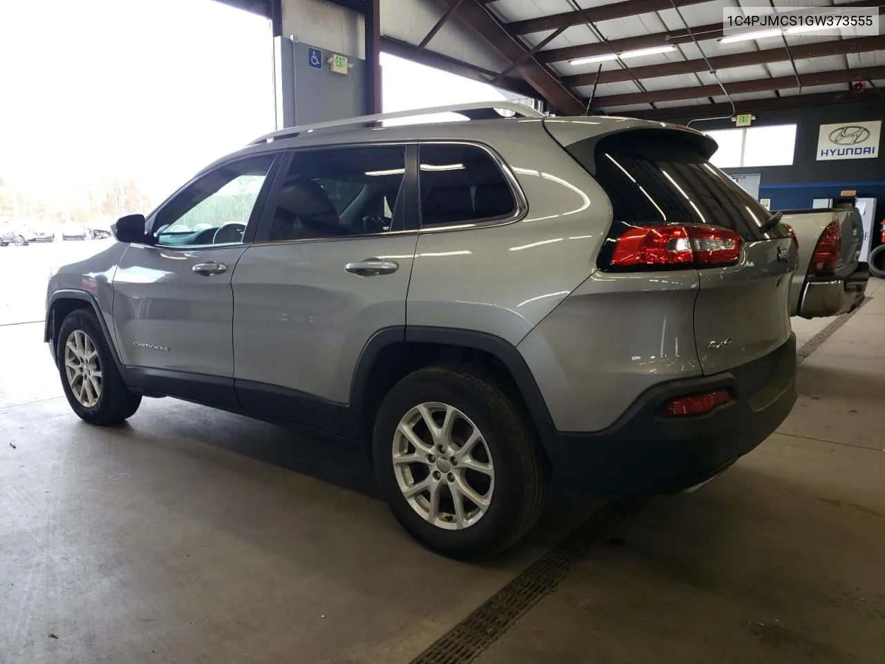 2016 Jeep Cherokee Latitude VIN: 1C4PJMCS1GW373555 Lot: 79897154