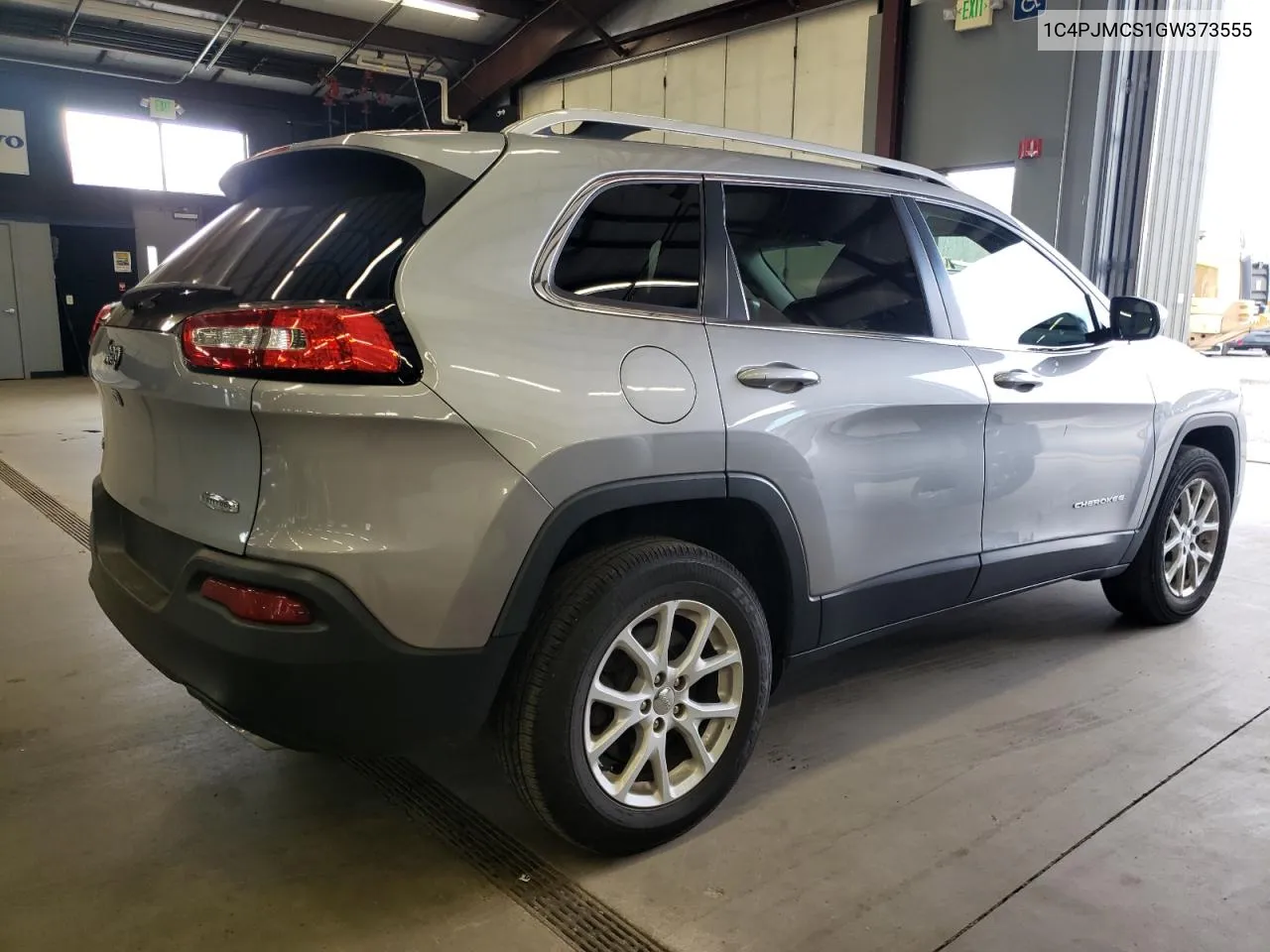 2016 Jeep Cherokee Latitude VIN: 1C4PJMCS1GW373555 Lot: 79897154