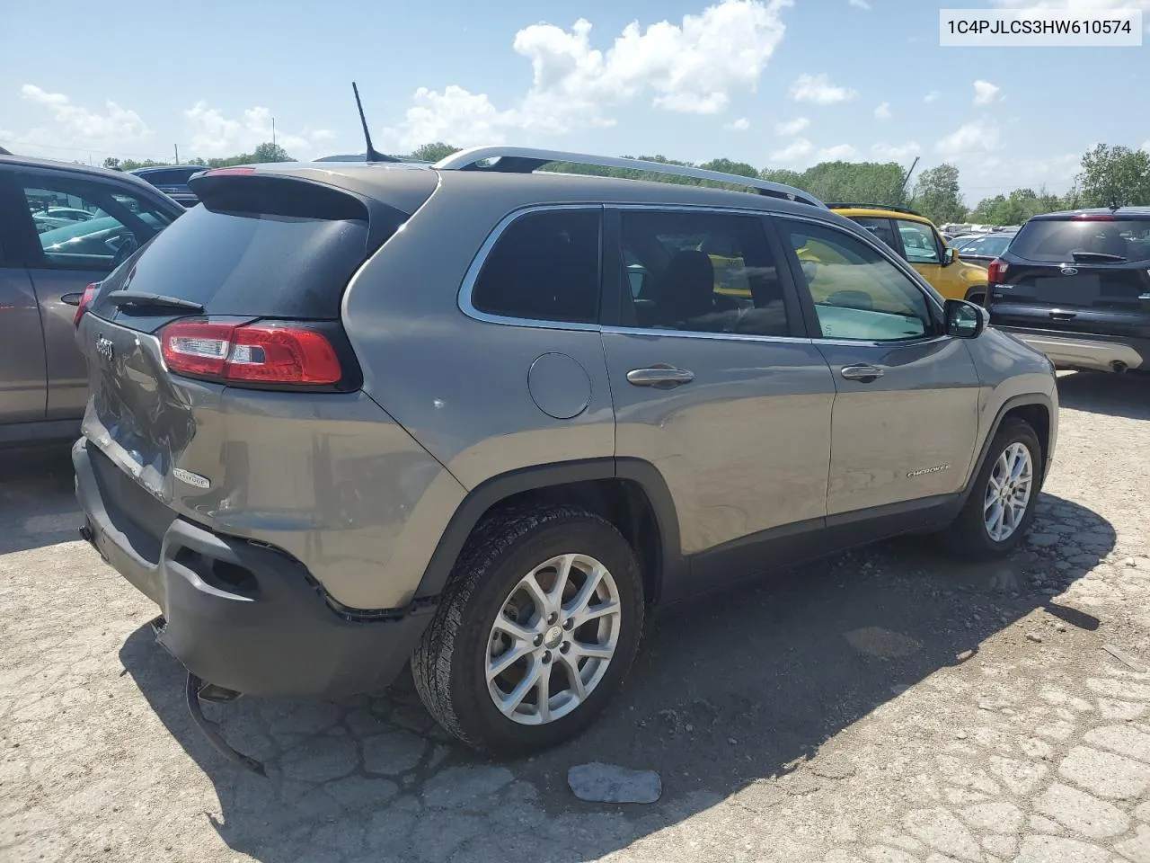 1C4PJLCS3HW610574 2017 Jeep Cherokee Latitude