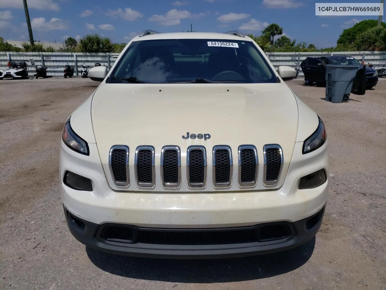 1C4PJLCB7HW669689 2017 Jeep Cherokee Latitude