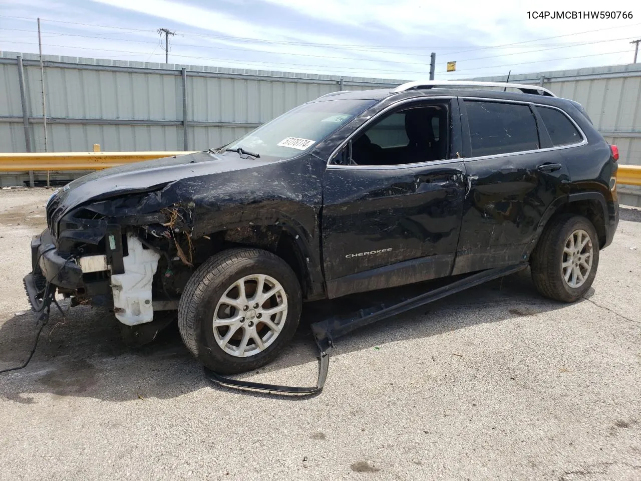 1C4PJMCB1HW590766 2017 Jeep Cherokee Latitude